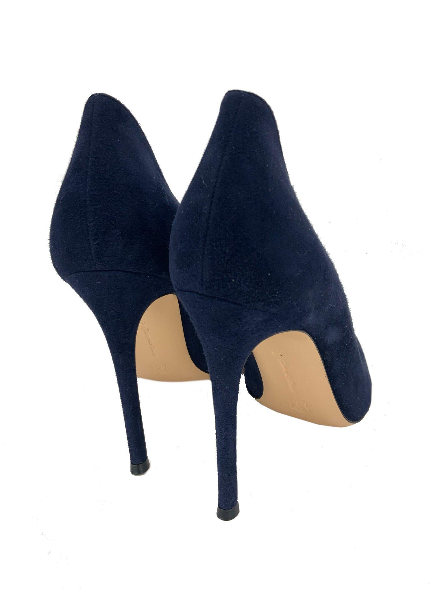 Gianvito Rossi Suede Point Toe Pumps Size 9